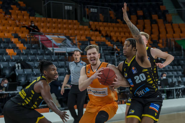 两场比赛的 两场比赛的